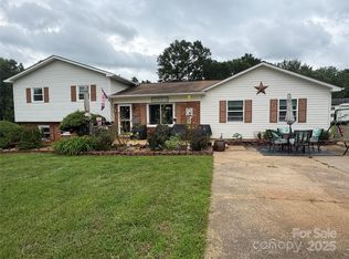 1895 Sandy Cir, Newton, NC 28658