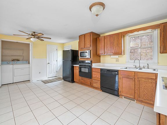 4th image of 423 Camelia Dr