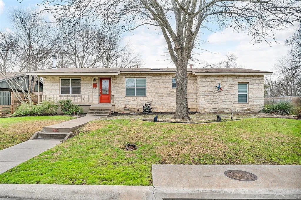 3 bed, 2.0 bath, 1578 sqft, $1,950 — Photo 1