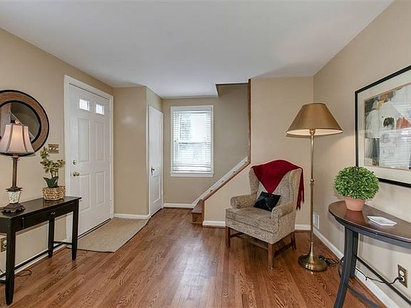 5th image of 952 Patrick Henry Dr