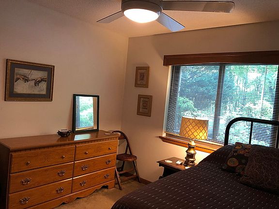 4th image of 139 Ivy Ln