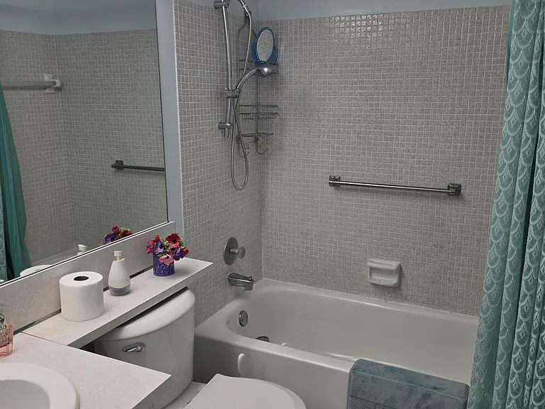 15 Markham Cres #A — Photo 12