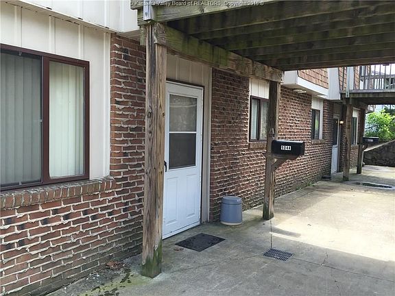 3rd image of 904 Valley View Dr