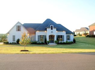 1129 E Wellsgate Dr, Oxford, MS 38655