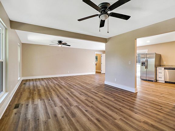 5th image of 355 Timber Dr