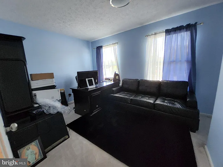 504 Parliament Rd — Photo 21