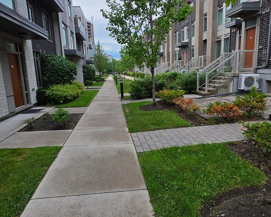 1st image of 11 Applewood Ln #120