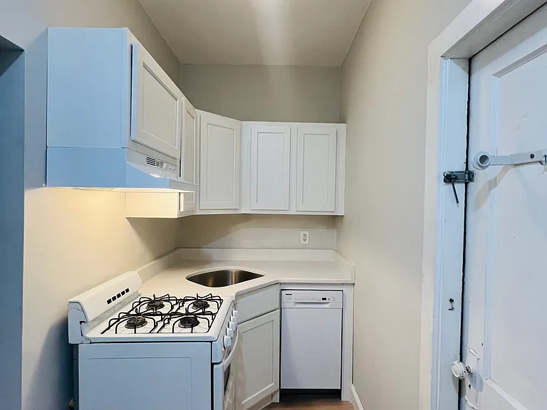 38-40 Hemenway St #22 — Photo 1