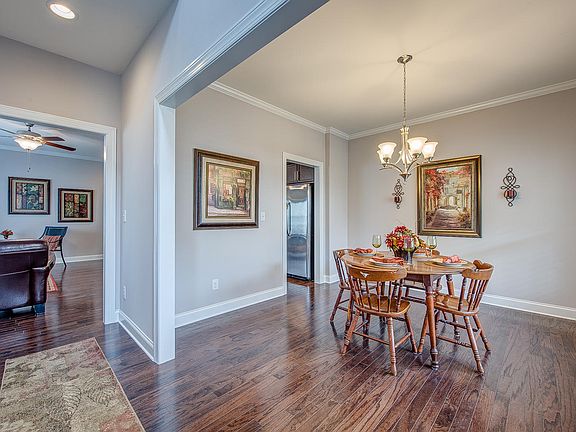 3rd image of 6013 Bountiful St