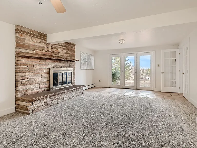 1045 Gilbert St — Photo 20