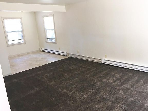 2nd image of 916 N 178th St