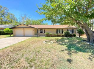 1202 Briarwood Dr, Cleburne, TX 76033