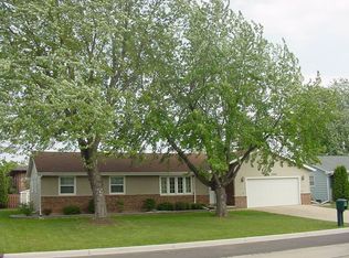 1344 Green Acres Ln, Neenah, WI 54956