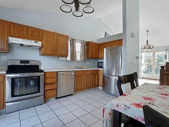 5th image of 533 River Pebble Dr