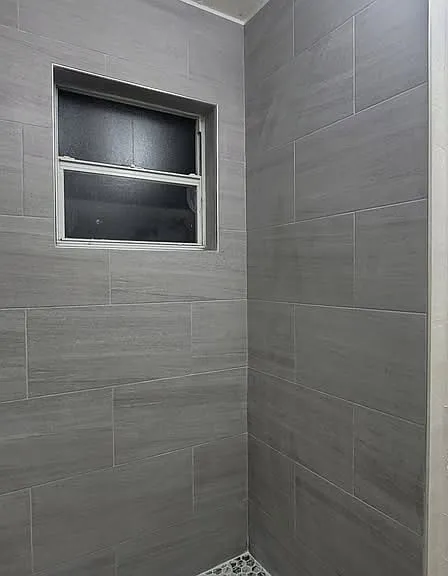 1110 Westminster St W — Photo 8