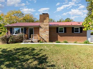 2350 Darwick Rd, Winston Salem, NC 27127