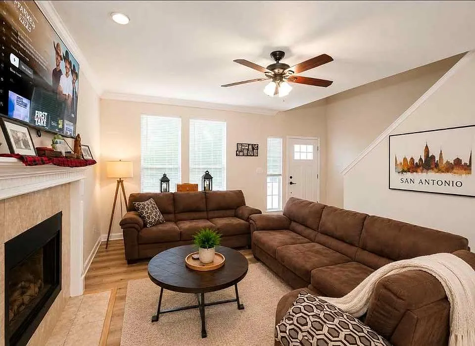 3 bed, 2.5 bath, 1740 sqft, $2,200 — Photo 3