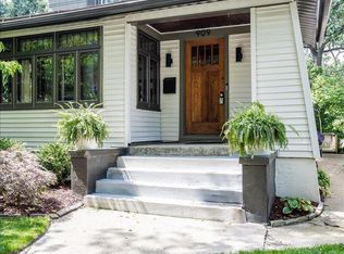 909 Calvin Ave SE, Grand Rapids, MI 49506