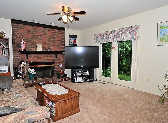 6410 Creek Bed Ct, Centreville, VA 20121, USA
