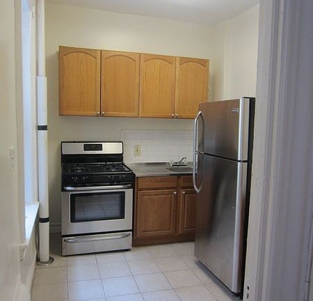 3rd image of 1451 Pacific St APT B4