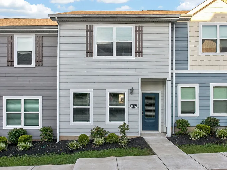 1017 Glen Marcus Dr — Photo 1