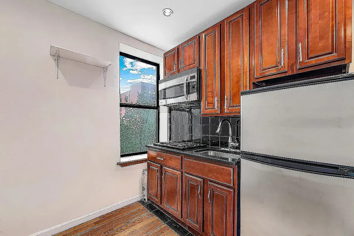 619 East Fifth Street — Photo 1