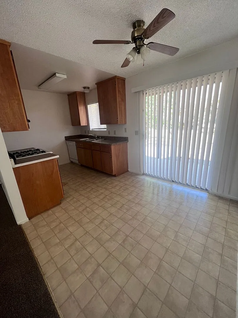 Building Photo - 7455 Fox Trl #3