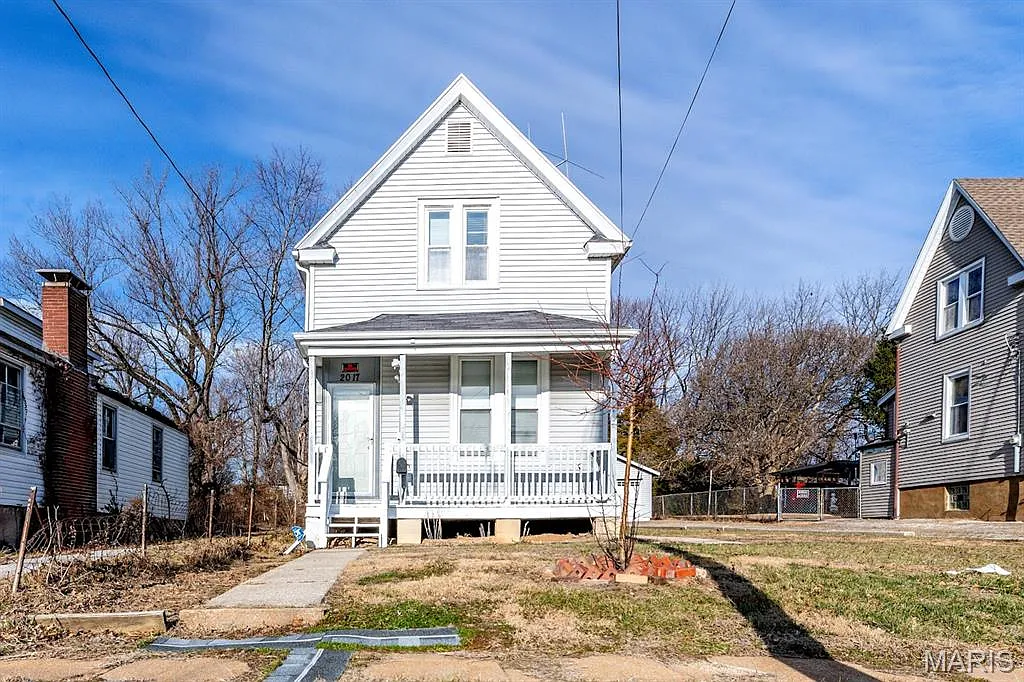 2017 Switzer Ave photo 1