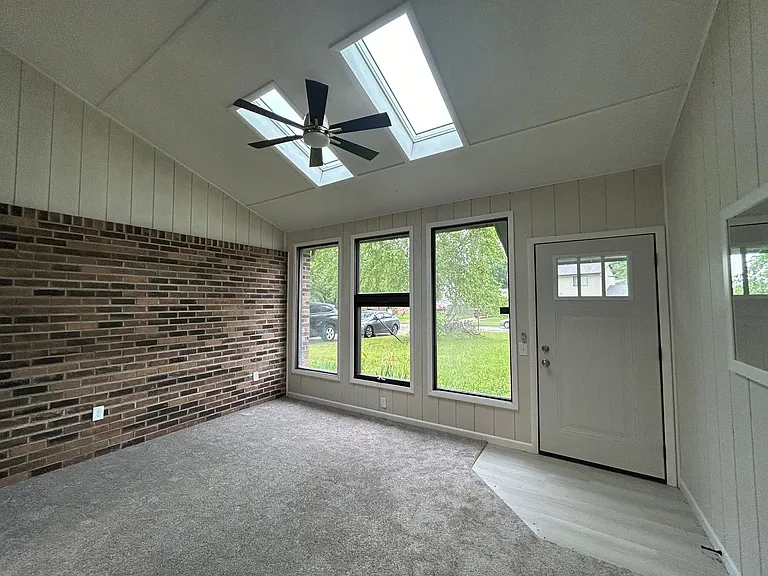 752 Prairie Ridge Rd — Photo 2