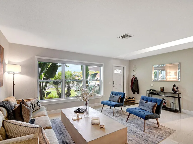 702 Grove St — Photo 4
