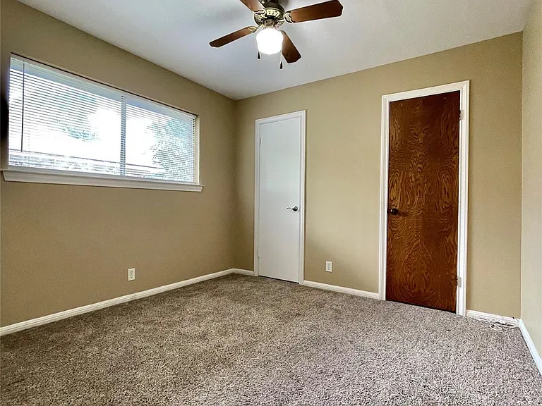 241 Crestwood St — Photo 5