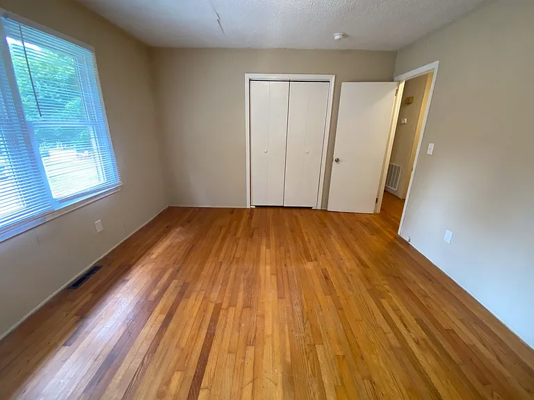 106 Cantrell Dr — Photo 13