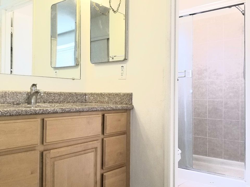 2nd image of 1072 Wallace Dr