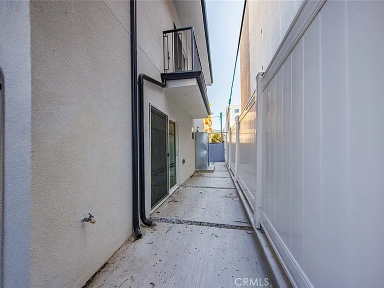 1243 N Sycamore Ave — Photo 39