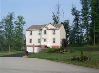 608 Dove Dr, Apollo, PA 15613