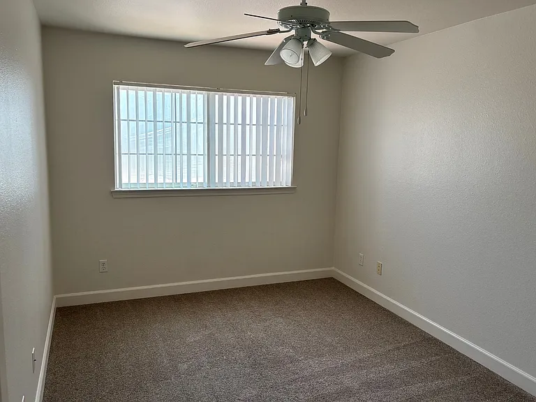208 Masan Ct — Photo 16