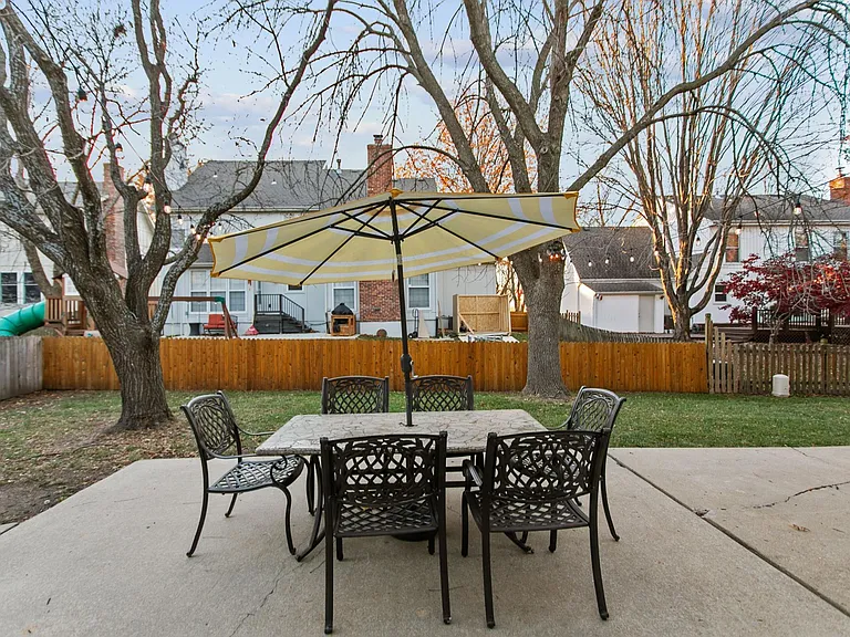 9406 Hall Dr — Photo 24