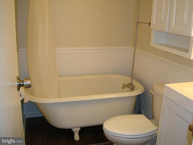 204 Cameron St — Photo 17