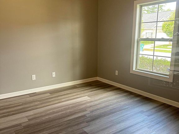 3rd image of 943 Erika Ln