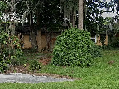 800 W Chapman Rd — exterior photo