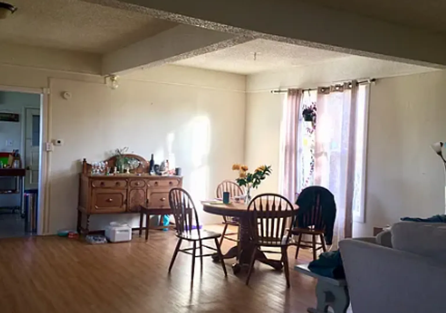Spacious 3 Bedroom Home Available! — Photo 4