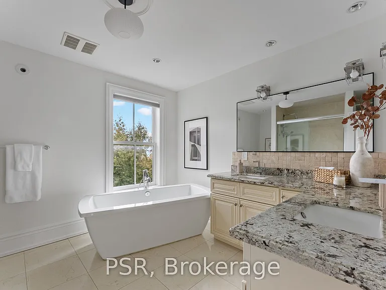 126 Dovercourt Rd — Photo 18