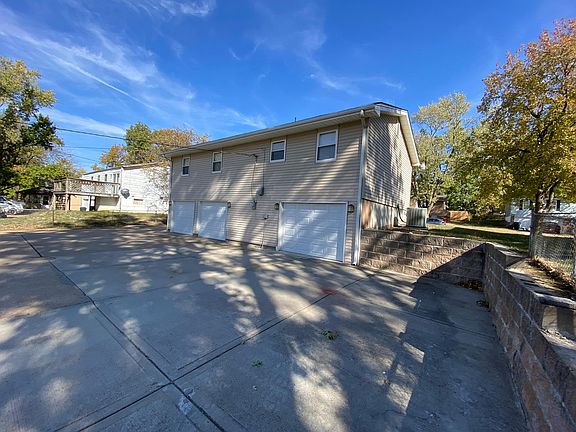 4th image of 506 NE Castle Dr