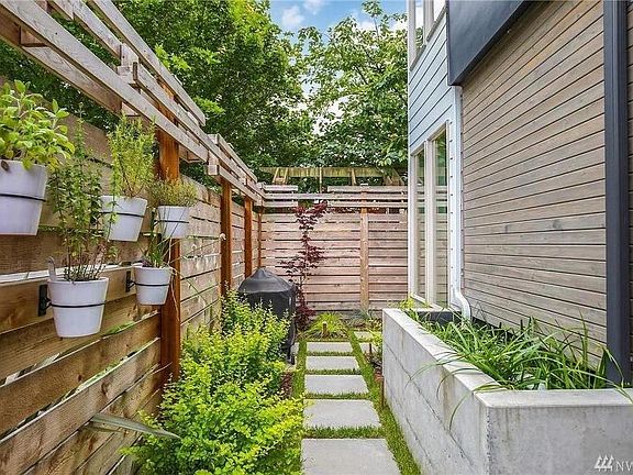 Private, fenced entry
