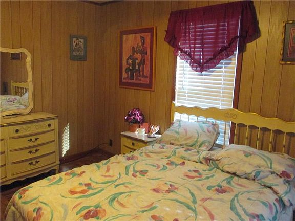 3rd image of 1619 Winterhalter St