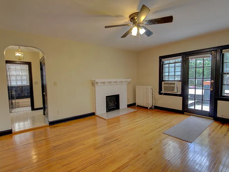 624 Scott St — Photo 8