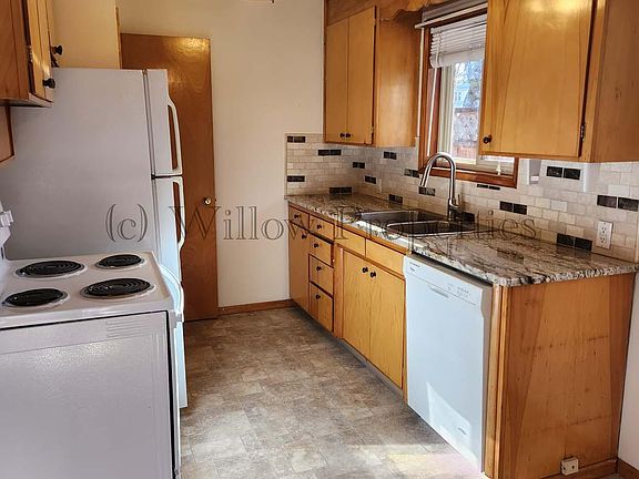 3rd image of 10034 Dekoven Dr SW #A