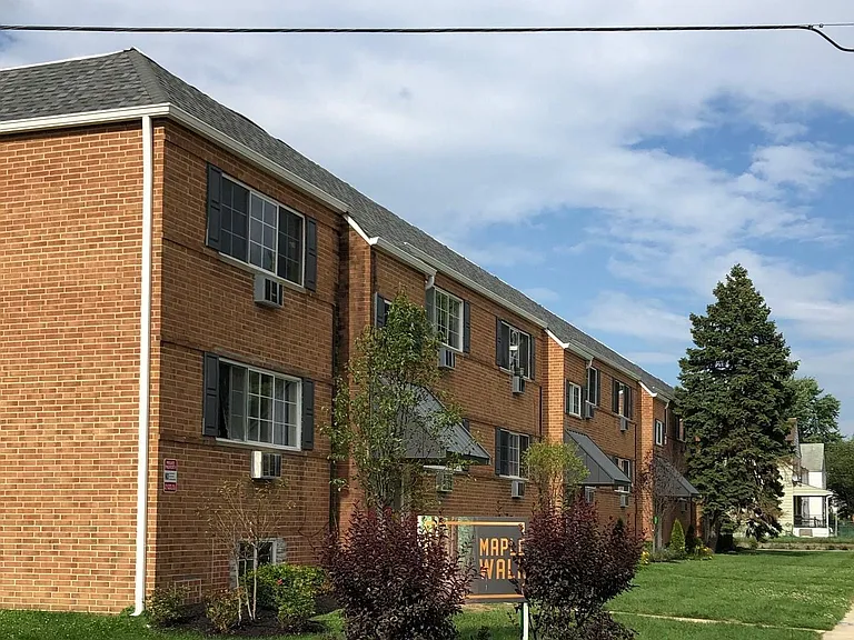 Maple Walk Apartments — Photo 33