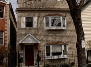 1724 W Barry Ave, Chicago, IL 60657
