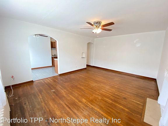 3rd image of 2332 N High St #2878507